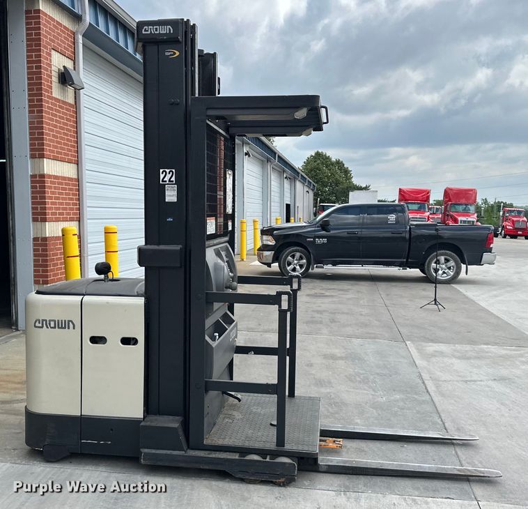 image for item NT9242 Crown  SP3505-30 order picker