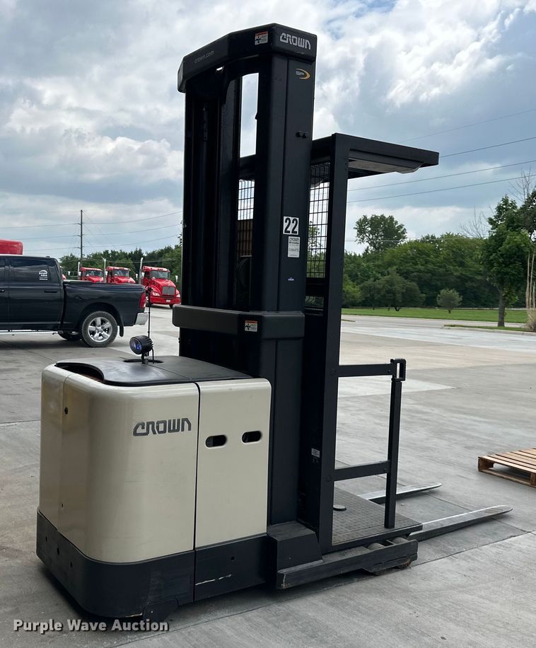 image for item NT9242 Crown  SP3505-30 order picker