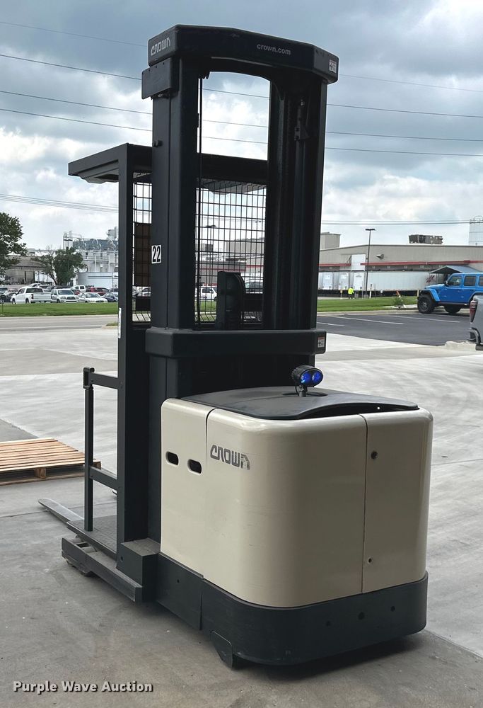 image for item NT9242 Crown  SP3505-30 order picker