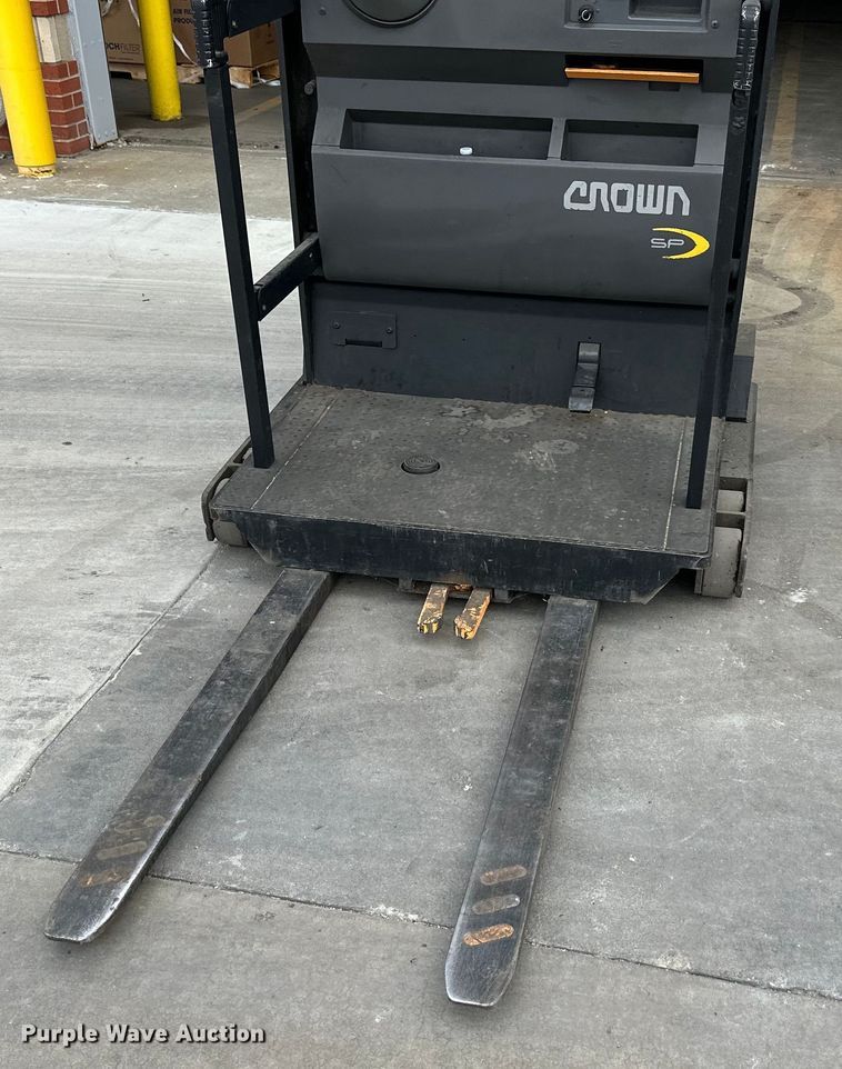 image for item NT9242 Crown  SP3505-30 order picker