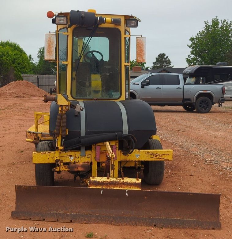 image for item NZ9716 2007 Superior Broom DT80CT broom