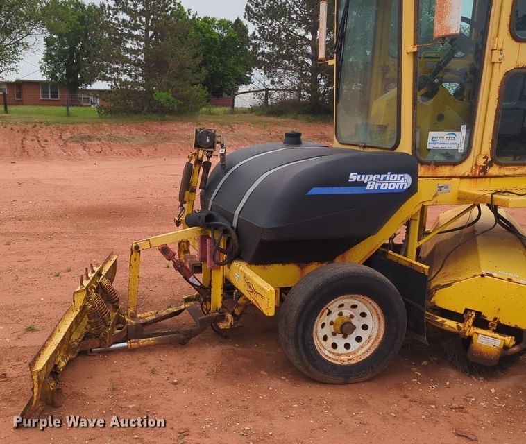 image for item NZ9716 2007 Superior Broom DT80CT broom