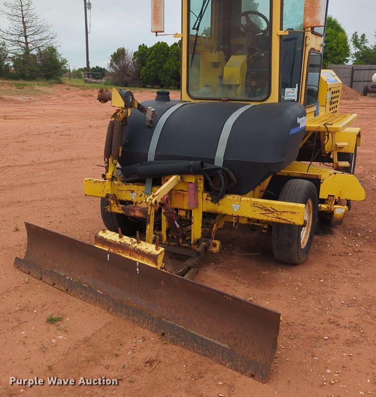 image for item NZ9716 2007 Superior Broom DT80CT broom