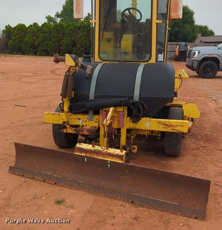 image for item NZ9716 2007 Superior Broom DT80CT broom