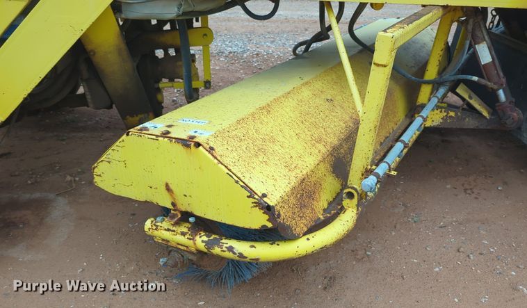 image for item NZ9716 2007 Superior Broom DT80CT broom