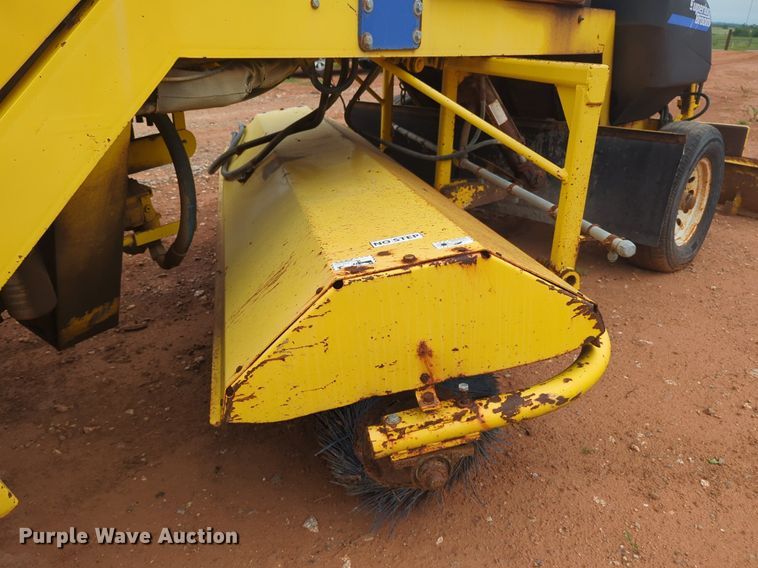 image for item NZ9716 2007 Superior Broom DT80CT broom