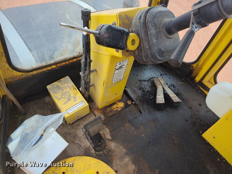 image for item NZ9716 2007 Superior Broom DT80CT broom