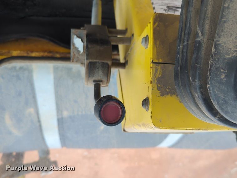 image for item NZ9716 2007 Superior Broom DT80CT broom