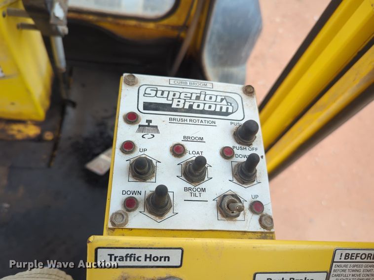 image for item NZ9716 2007 Superior Broom DT80CT broom