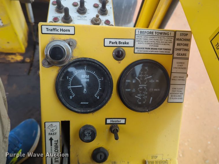 image for item NZ9716 2007 Superior Broom DT80CT broom