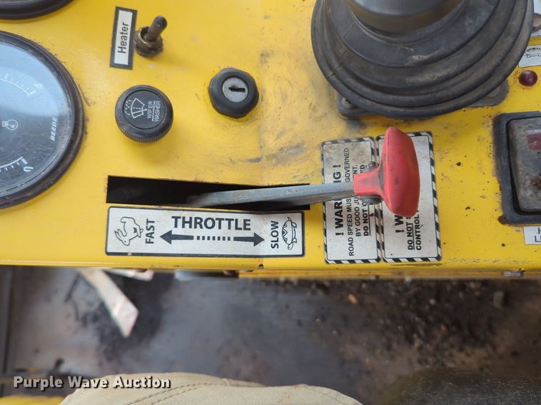 image for item NZ9716 2007 Superior Broom DT80CT broom