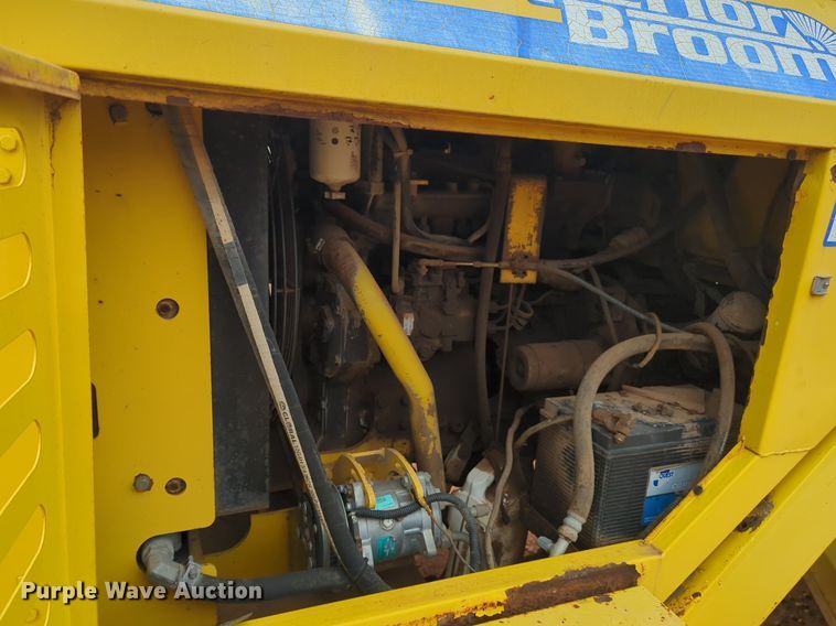 image for item NZ9716 2007 Superior Broom DT80CT broom