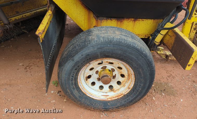 image for item NZ9716 2007 Superior Broom DT80CT broom