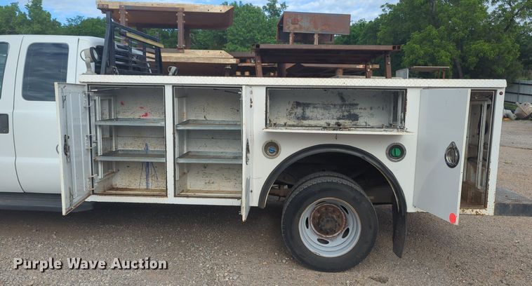 image for item NZ9733 2015 Ford F550 Super Duty SuperCab utility / service truck