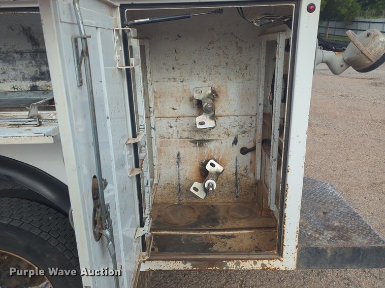 image for item NZ9733 2015 Ford F550 Super Duty SuperCab utility / service truck