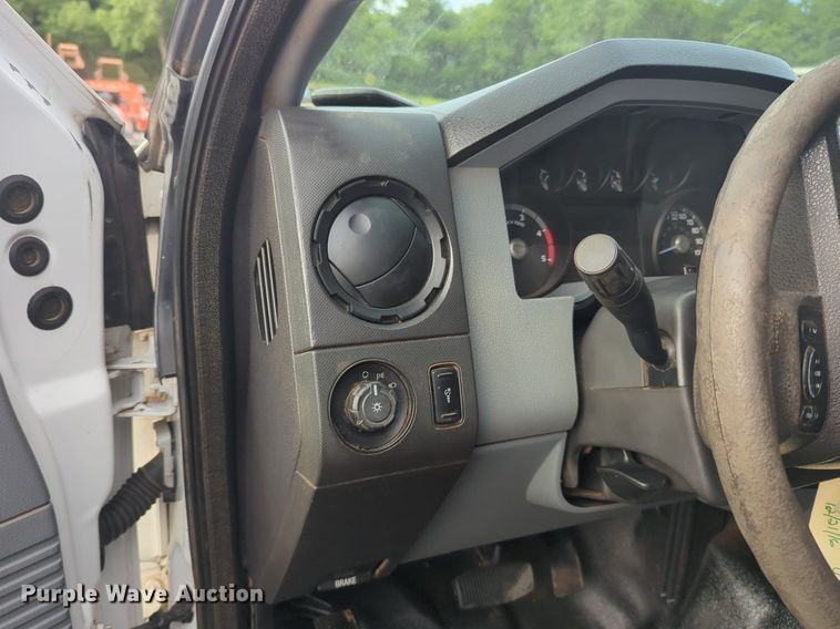 image for item NZ9733 2015 Ford F550 Super Duty SuperCab utility / service truck