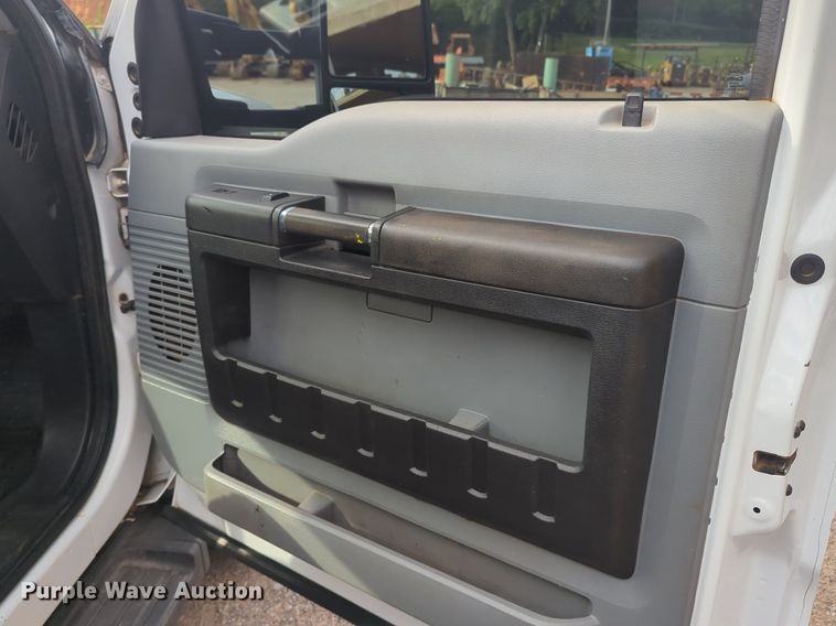 image for item NZ9733 2015 Ford F550 Super Duty SuperCab utility / service truck