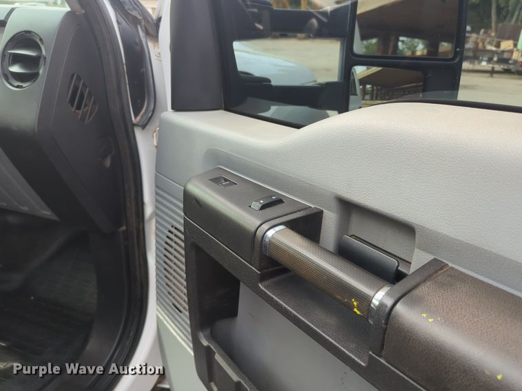 image for item NZ9733 2015 Ford F550 Super Duty SuperCab utility / service truck