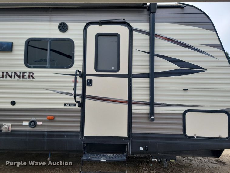 image for item NZ9821 2019 Heartland RV 28th Trail Runner toy hauler camper