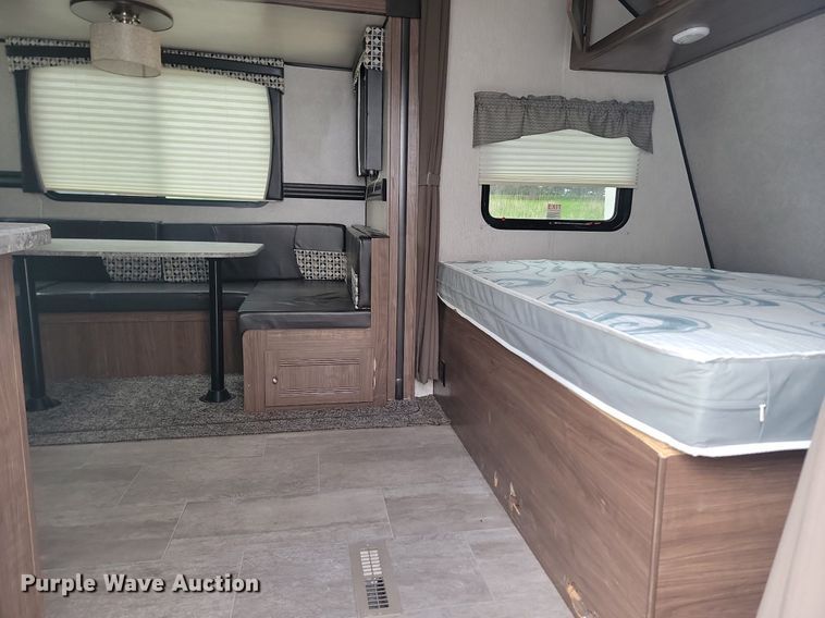 image for item NZ9821 2019 Heartland RV 28th Trail Runner toy hauler camper