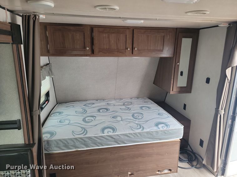 image for item NZ9821 2019 Heartland RV 28th Trail Runner toy hauler camper