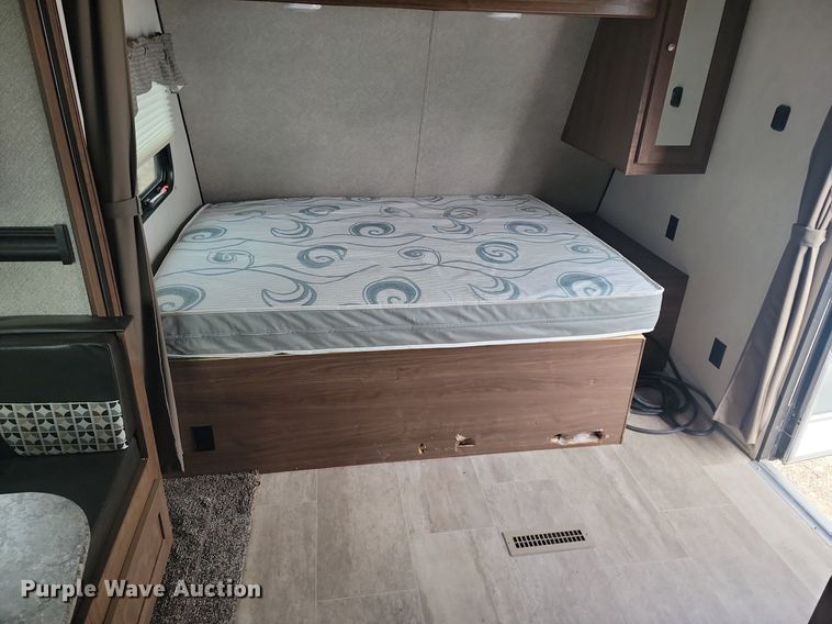 image for item NZ9821 2019 Heartland RV 28th Trail Runner toy hauler camper