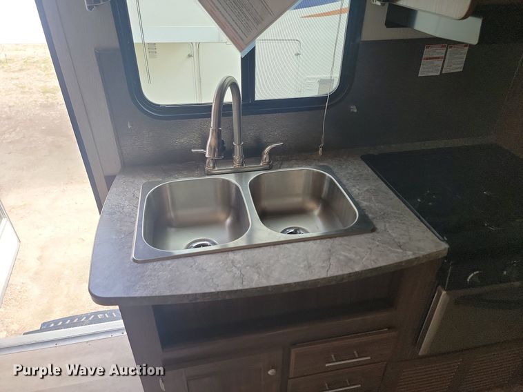 image for item NZ9821 2019 Heartland RV 28th Trail Runner toy hauler camper