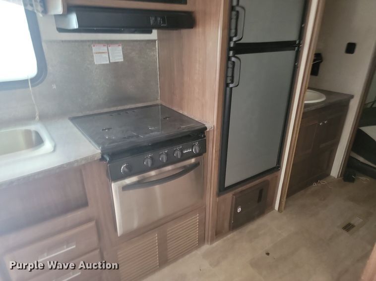 image for item NZ9821 2019 Heartland RV 28th Trail Runner toy hauler camper