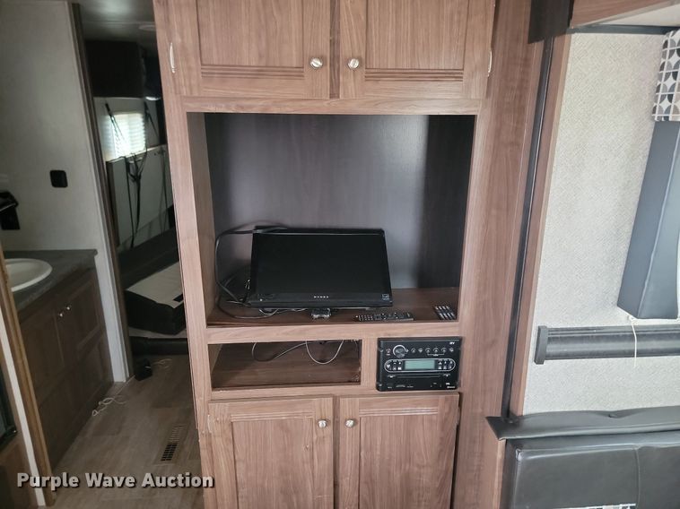 image for item NZ9821 2019 Heartland RV 28th Trail Runner toy hauler camper