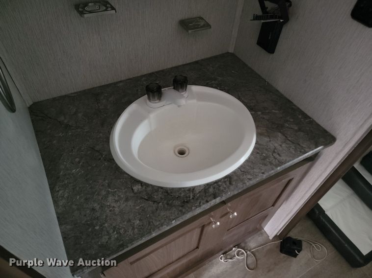 image for item NZ9821 2019 Heartland RV 28th Trail Runner toy hauler camper