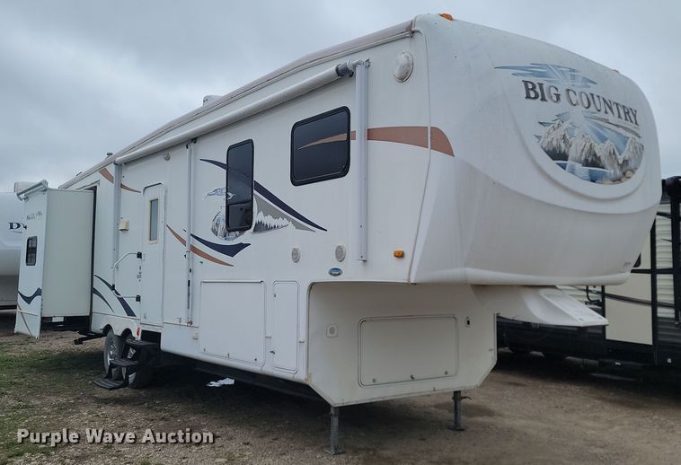 image for item NZ9822 2009 Heartland RV 3355RL Big Country camper