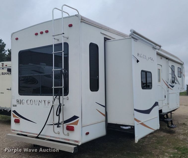 image for item NZ9822 2009 Heartland RV 3355RL Big Country camper