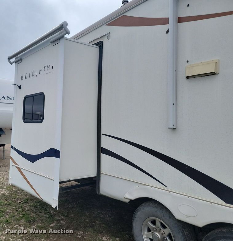 image for item NZ9822 2009 Heartland RV 3355RL Big Country camper