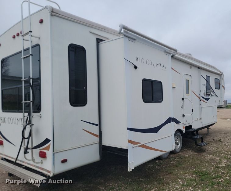 image for item NZ9822 2009 Heartland RV 3355RL Big Country camper