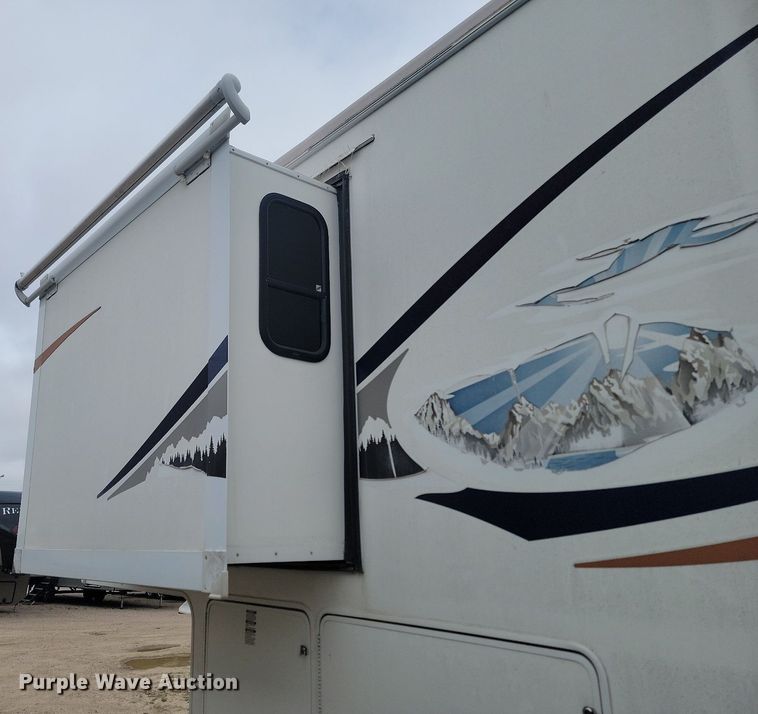 image for item NZ9822 2009 Heartland RV 3355RL Big Country camper