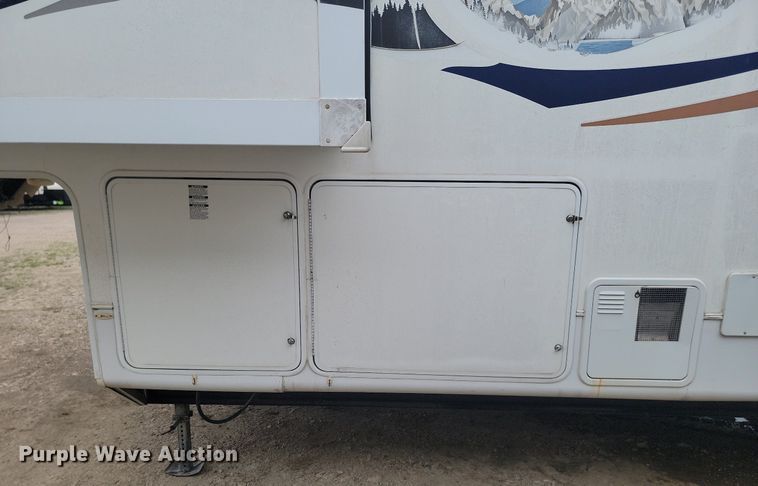 image for item NZ9822 2009 Heartland RV 3355RL Big Country camper