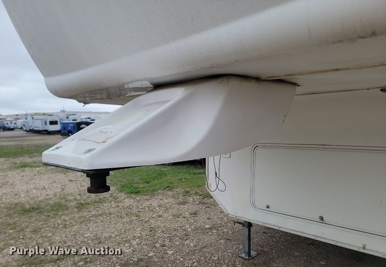 image for item NZ9822 2009 Heartland RV 3355RL Big Country camper