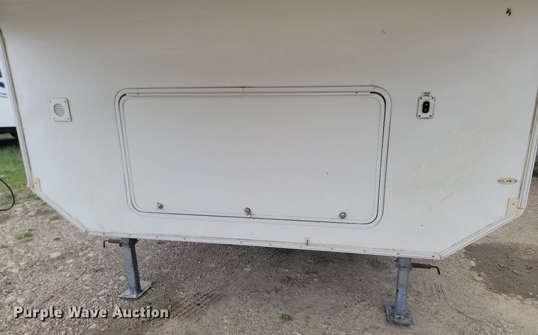 image for item NZ9822 2009 Heartland RV 3355RL Big Country camper