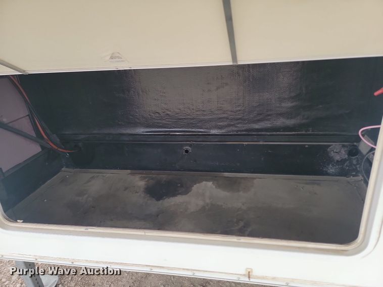 image for item NZ9822 2009 Heartland RV 3355RL Big Country camper