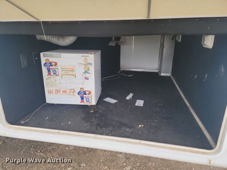 image for item NZ9822 2009 Heartland RV 3355RL Big Country camper