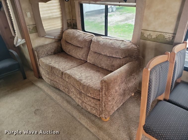 image for item NZ9822 2009 Heartland RV 3355RL Big Country camper