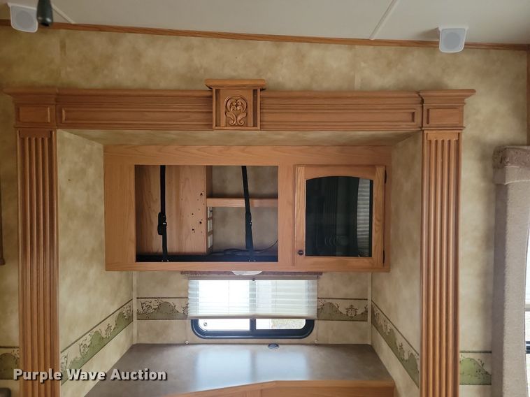 image for item NZ9822 2009 Heartland RV 3355RL Big Country camper