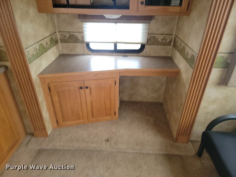 image for item NZ9822 2009 Heartland RV 3355RL Big Country camper