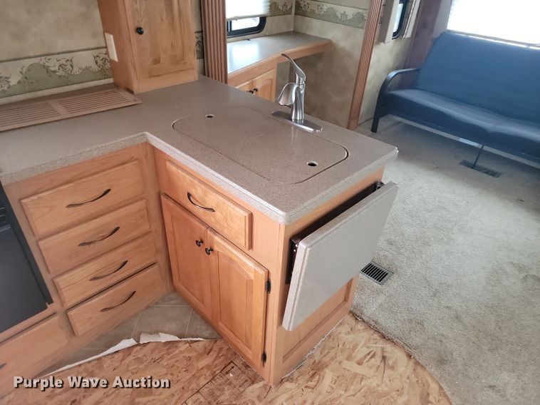 image for item NZ9822 2009 Heartland RV 3355RL Big Country camper