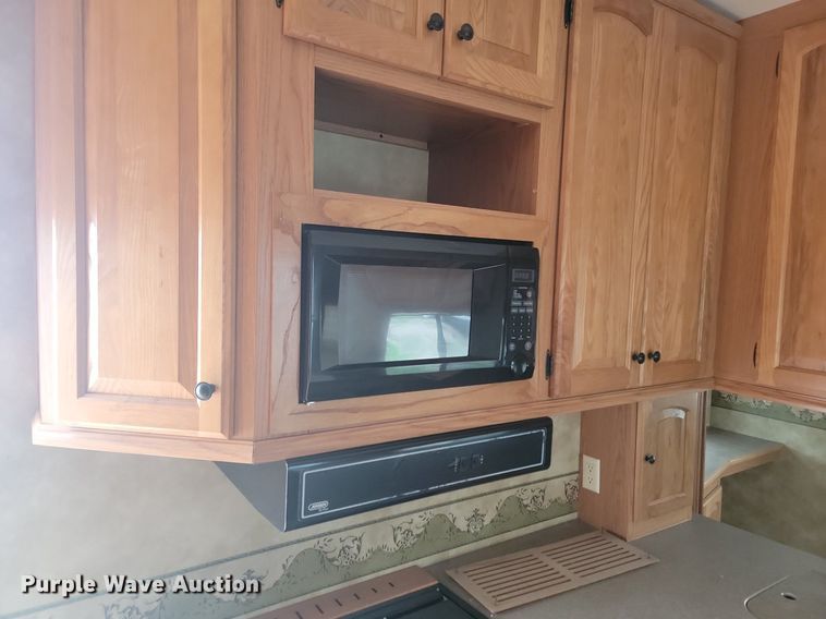 image for item NZ9822 2009 Heartland RV 3355RL Big Country camper