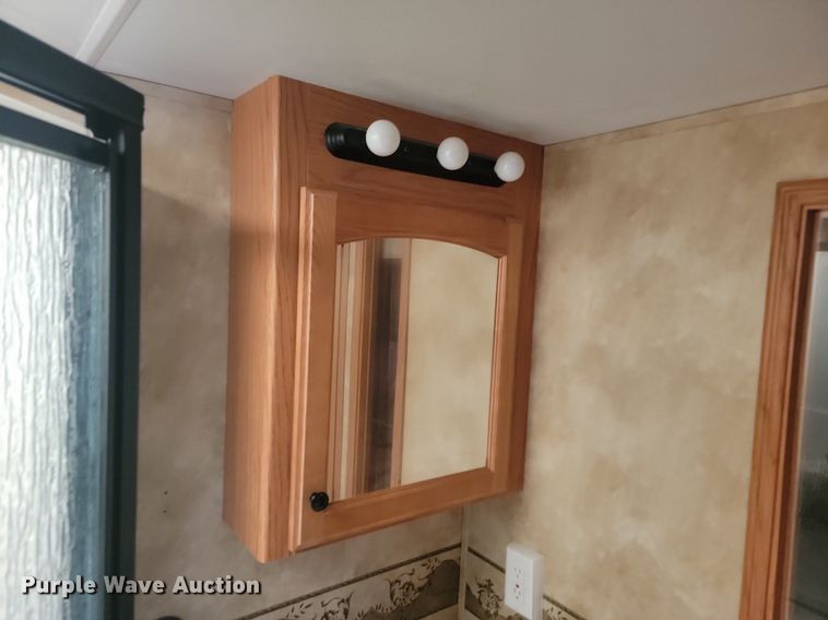 image for item NZ9822 2009 Heartland RV 3355RL Big Country camper