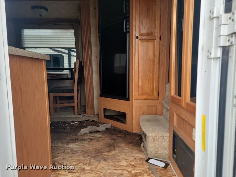 image for item NZ9822 2009 Heartland RV 3355RL Big Country camper