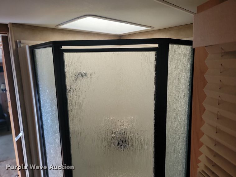 image for item NZ9822 2009 Heartland RV 3355RL Big Country camper