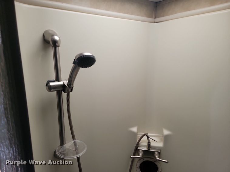 image for item NZ9822 2009 Heartland RV 3355RL Big Country camper