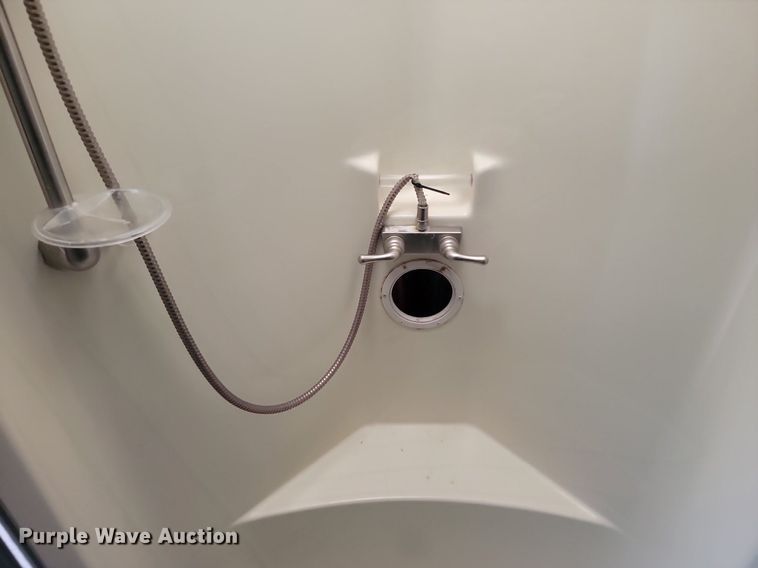 image for item NZ9822 2009 Heartland RV 3355RL Big Country camper